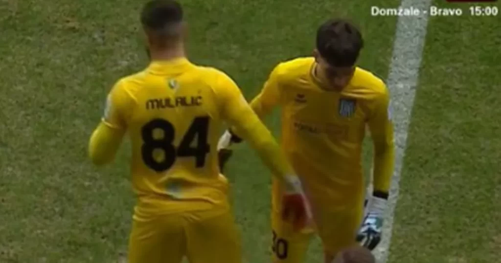 Manager Substitutes Goalkeeper After Just 20 Seconds of Debut for Brutal Reason – Daily Star