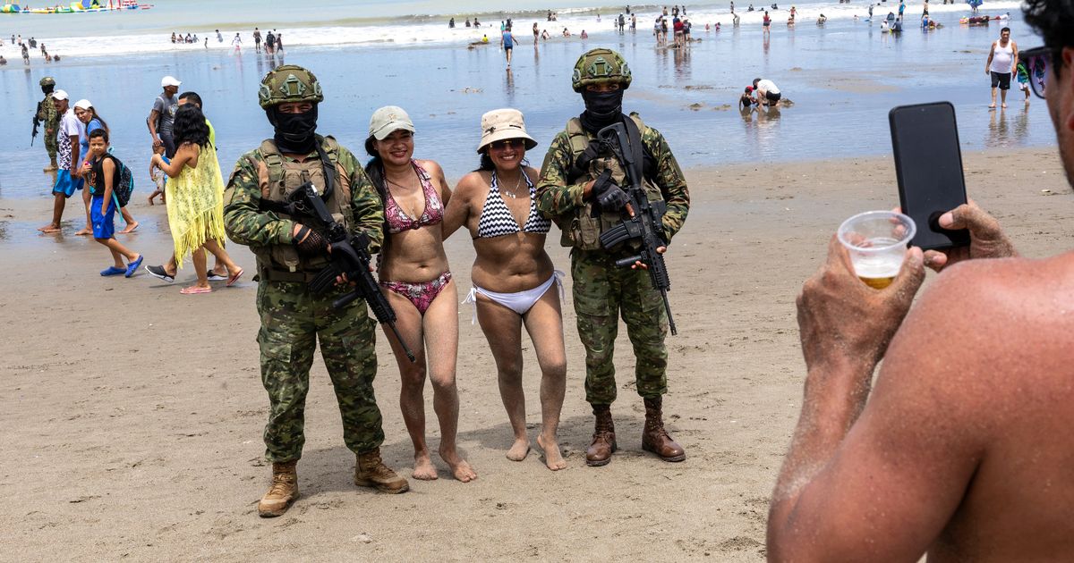 Ecuador’s Carnival Celebration Features Bikini-Clad Women Posing with Gun-Toting Soldiers – Daily Star