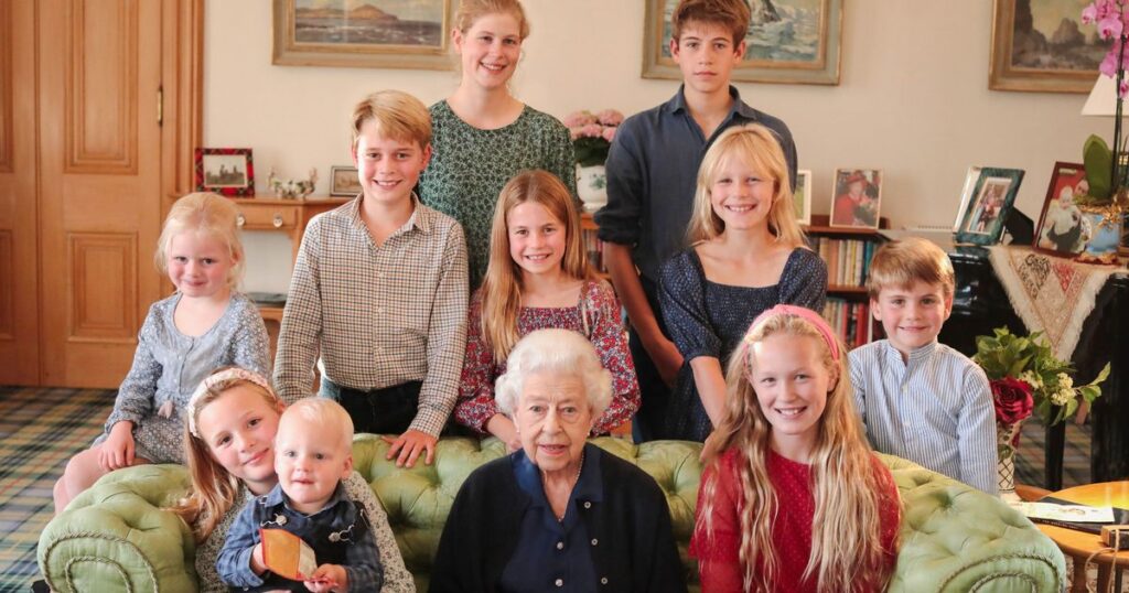 Queen’s last photo with great-grandchildren contained a hidden message for the absent child.