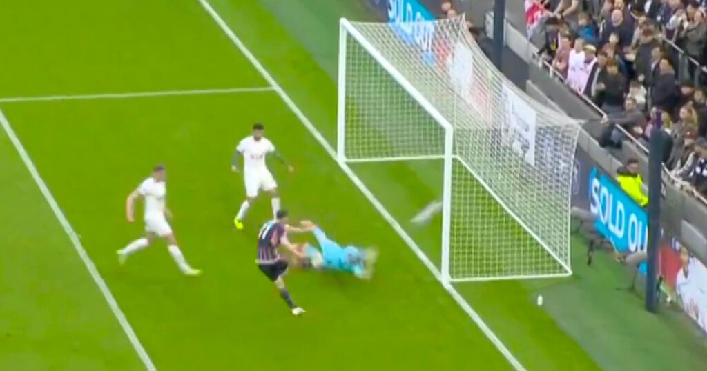 Chris Wood Misses Open Goal from Yards Out in “Worst Miss” Against Spurs – Daily Star