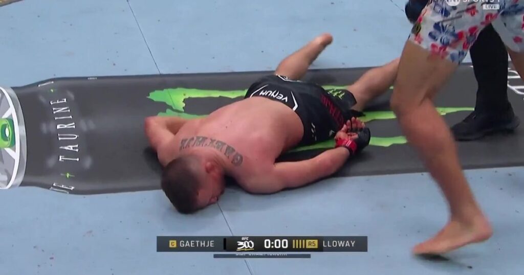 Max Holloway Breaks Justin Gaethje’s Nose Before Last-Second Title Win in UFC Iconic Match