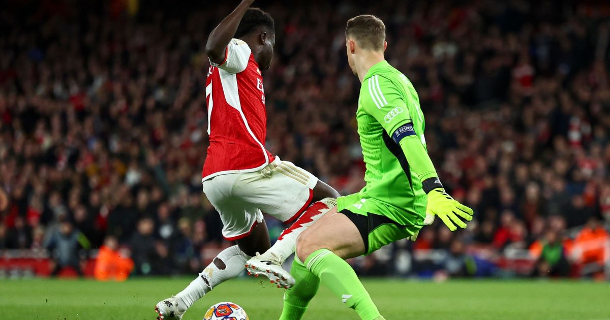 Bukayo Saka denied late Arsenal penalty and forced away from referee in controversial finish