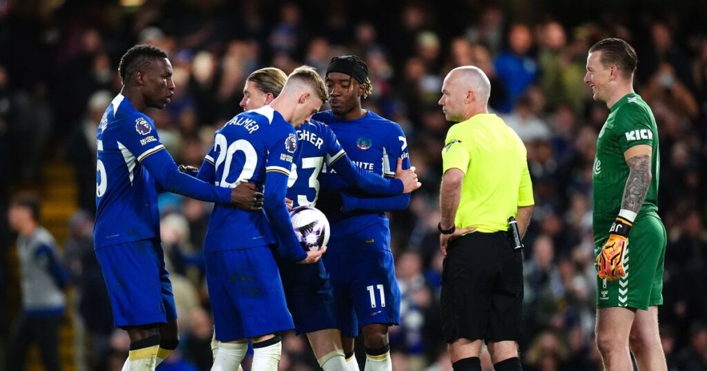 Former Chelsea player attributes Cole Palmer’s penalty dispute with team-mates to societal issues. – Daily Star