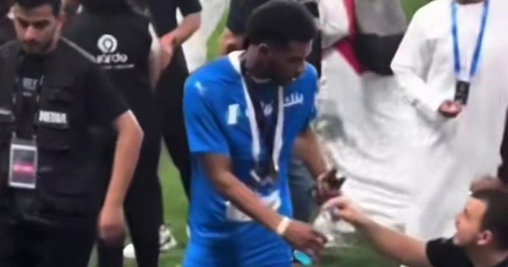 Saudi Pro League player criticized for not picking up his own water bottle – Daily Star