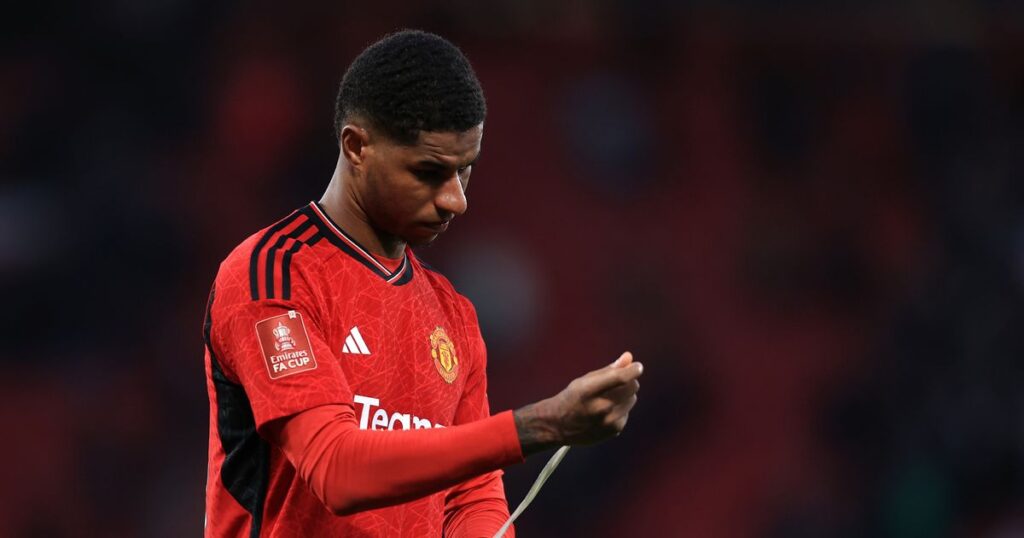 Marcus Rashford set to remain at Manchester United as Paris Saint-Germain show no interest in transfer.